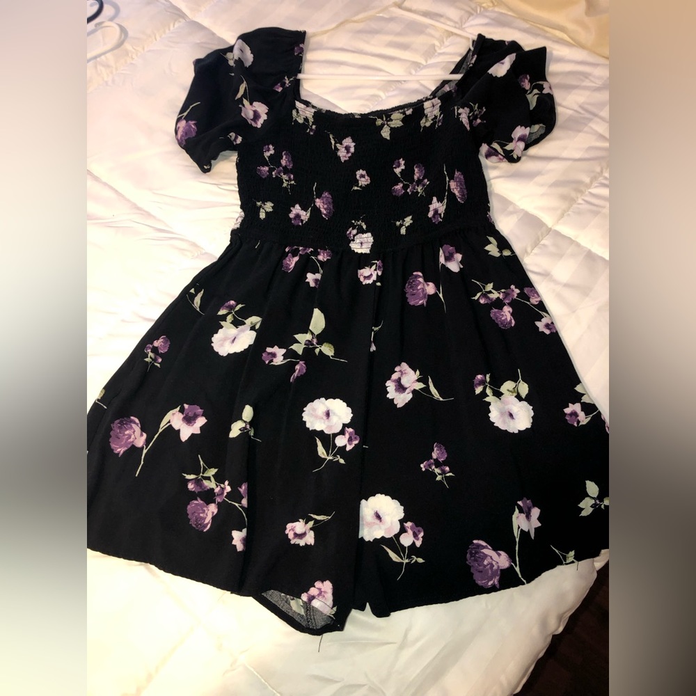 Size S romper with floral pattern